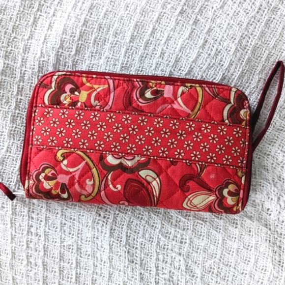 Summer 🌞 SALE Vera Bradley Red Pink Floral Wristlet Large Wallet, Card Passport - Picture 2 of 6